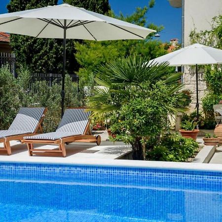 Palace Schoen Milesi - Esense Of Prestige - Private Pool - Free Parking - Old Money Style Luxury Rooms - Walking Distance To The Old Town, The Beach And All Amenities - Buralux Properties Split Extérieur photo