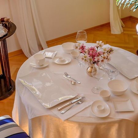 Palace Schoen Milesi - Esense Of Prestige - Private Pool - Free Parking - Old Money Style Luxury Rooms - Walking Distance To The Old Town, The Beach And All Amenities - Buralux Properties Split Extérieur photo