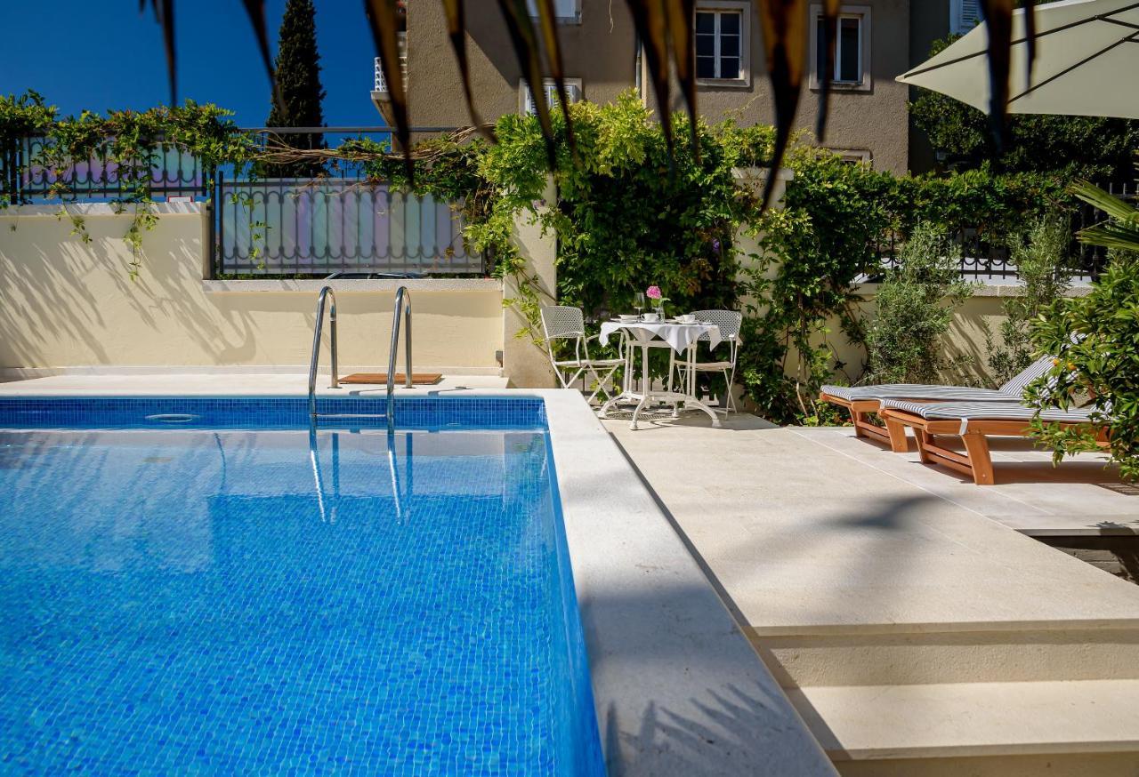 Palace Schoen Milesi - Esense Of Prestige - Private Pool - Free Parking - Old Money Style Luxury Rooms - Walking Distance To The Old Town, The Beach And All Amenities - Buralux Properties Split Extérieur photo