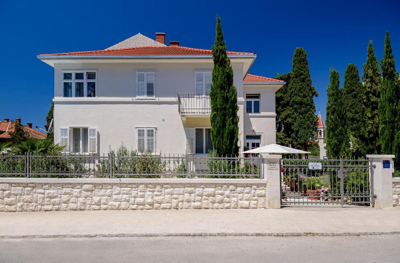 Palace Schoen Milesi - Esense Of Prestige - Private Pool - Free Parking - Old Money Style Luxury Rooms - Walking Distance To The Old Town, The Beach And All Amenities - Buralux Properties Split Extérieur photo