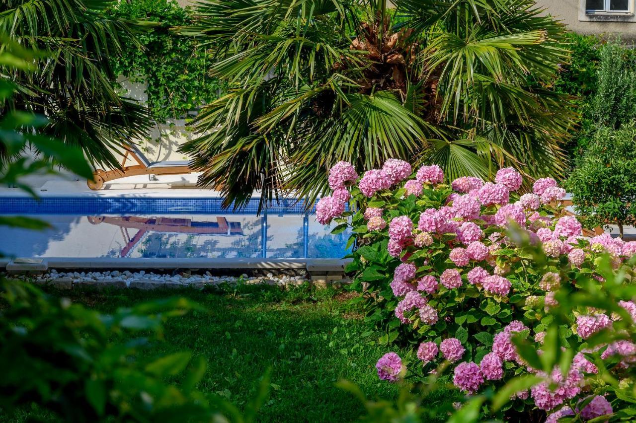 Palace Schoen Milesi - Esense Of Prestige - Private Pool - Free Parking - Old Money Style Luxury Rooms - Walking Distance To The Old Town, The Beach And All Amenities - Buralux Properties Split Extérieur photo