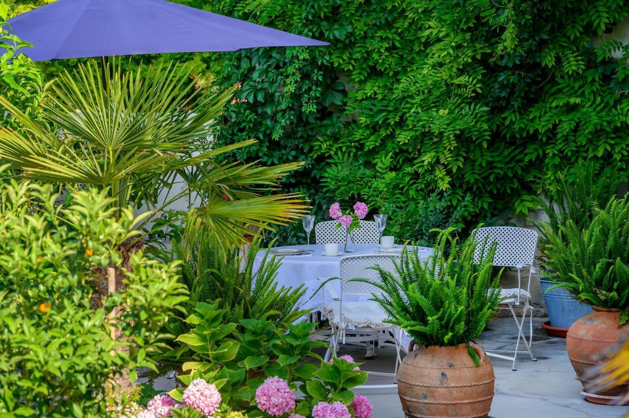 Palace Schoen Milesi - Esense Of Prestige - Private Pool - Free Parking - Old Money Style Luxury Rooms - Walking Distance To The Old Town, The Beach And All Amenities - Buralux Properties Split Extérieur photo