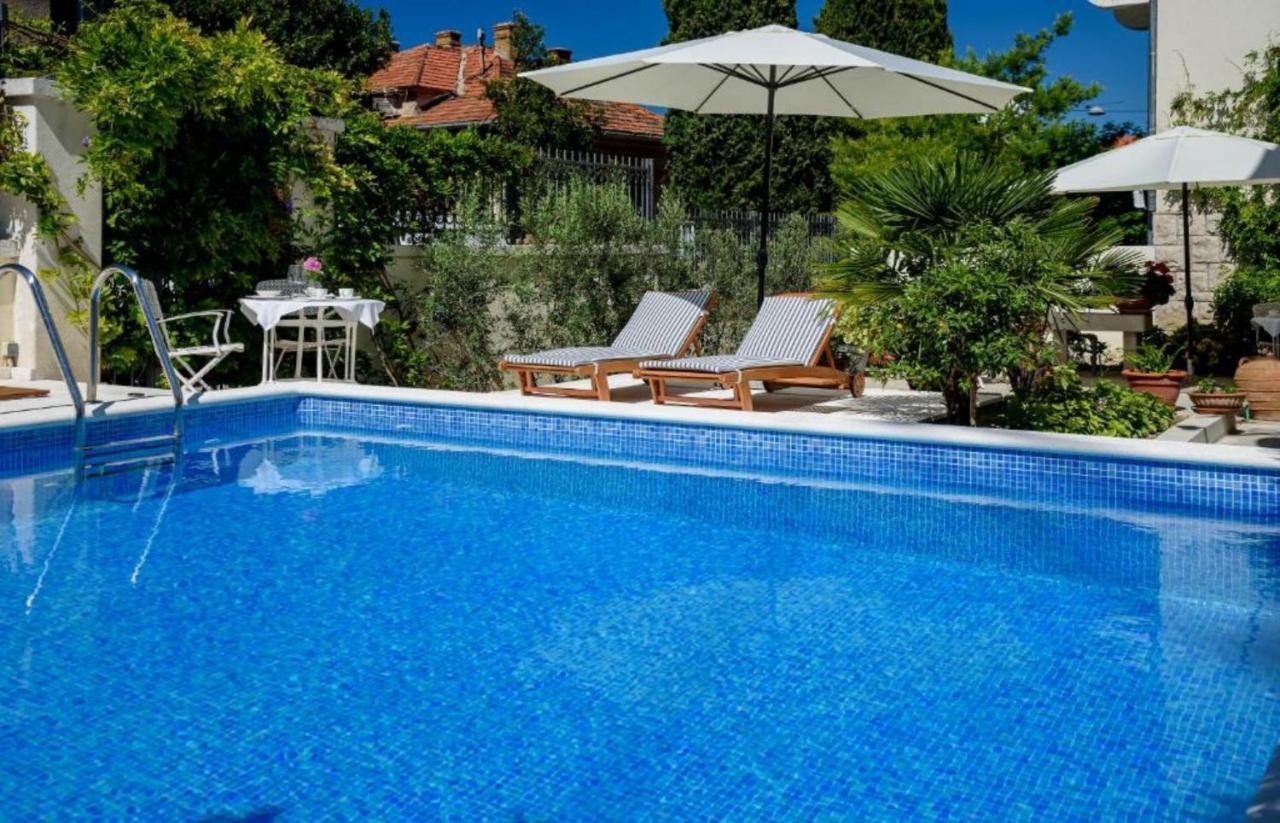 Palace Schoen Milesi - Esense Of Prestige - Private Pool - Free Parking - Old Money Style Luxury Rooms - Walking Distance To The Old Town, The Beach And All Amenities - Buralux Properties Split Extérieur photo