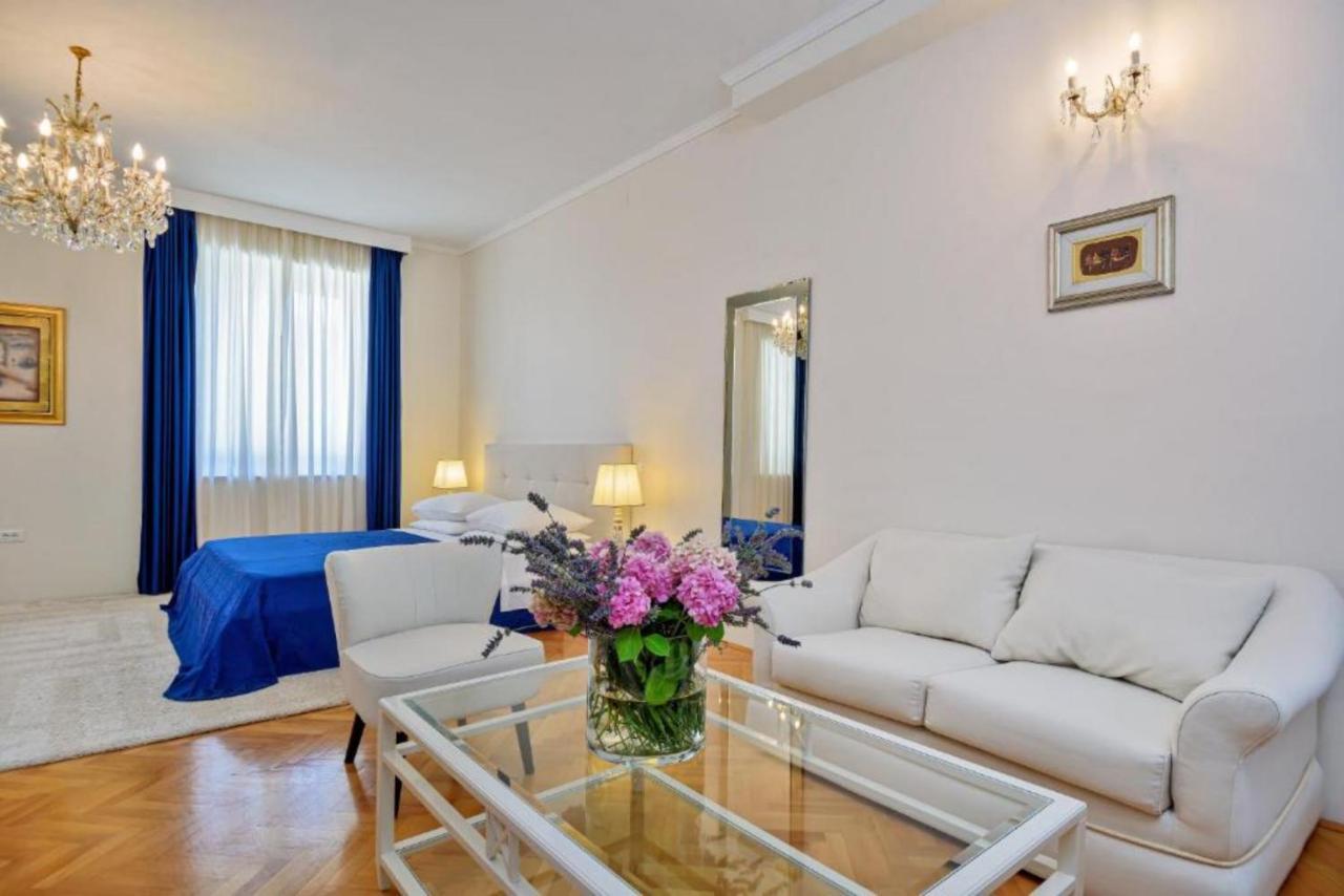 Palace Schoen Milesi - Esense Of Prestige - Private Pool - Free Parking - Old Money Style Luxury Rooms - Walking Distance To The Old Town, The Beach And All Amenities - Buralux Properties Split Extérieur photo