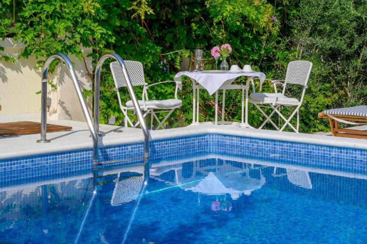Palace Schoen Milesi - Esense Of Prestige - Private Pool - Free Parking - Old Money Style Luxury Rooms - Walking Distance To The Old Town, The Beach And All Amenities - Buralux Properties Split Extérieur photo