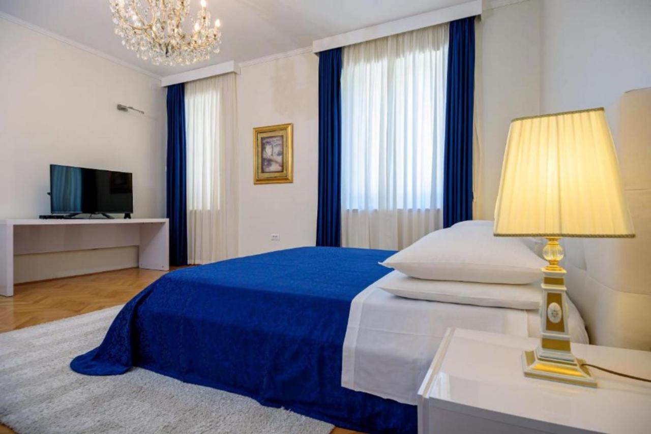 Palace Schoen Milesi - Esense Of Prestige - Private Pool - Free Parking - Old Money Style Luxury Rooms - Walking Distance To The Old Town, The Beach And All Amenities - Buralux Properties Split Extérieur photo
