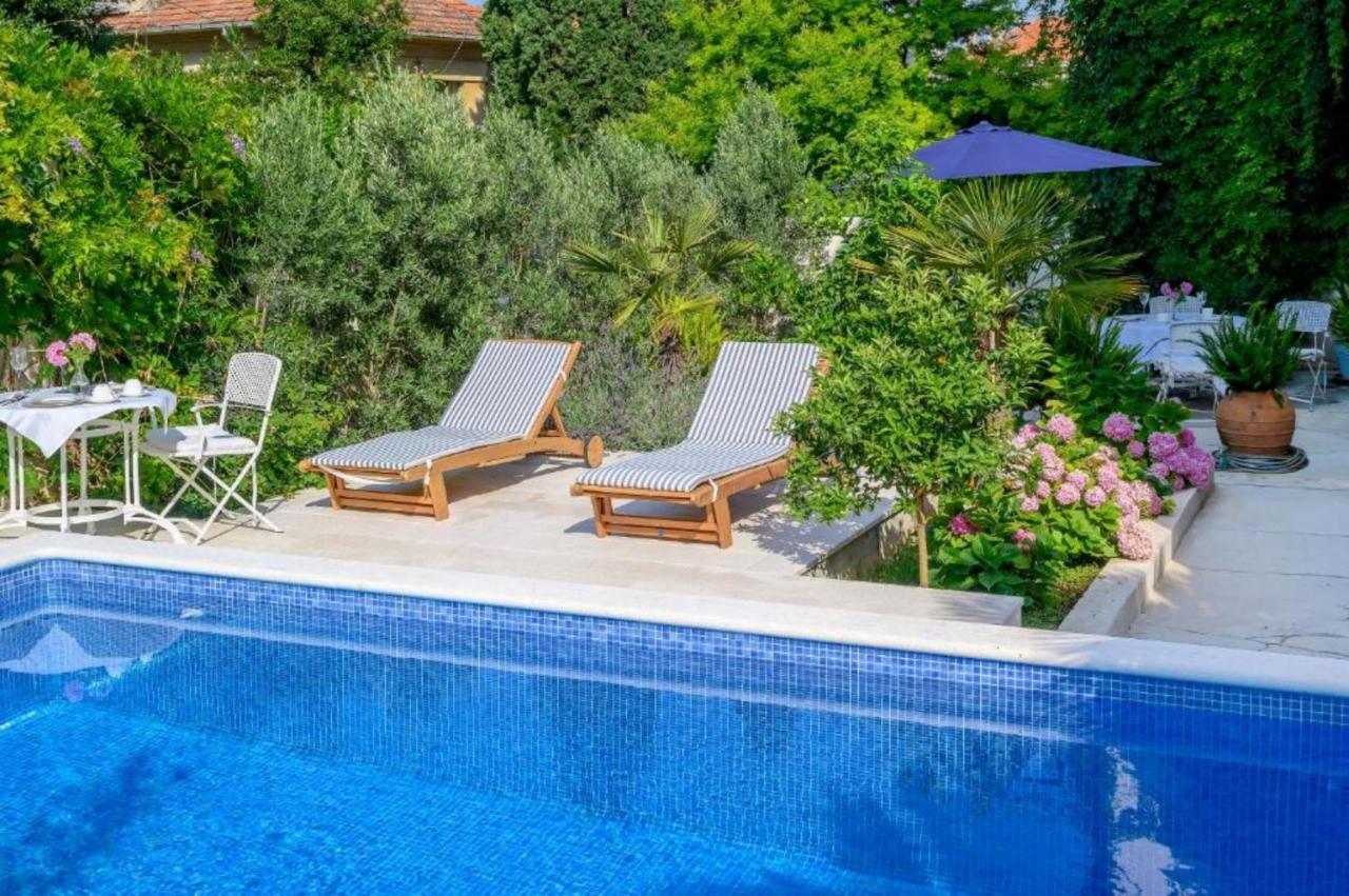 Palace Schoen Milesi - Esense Of Prestige - Private Pool - Free Parking - Old Money Style Luxury Rooms - Walking Distance To The Old Town, The Beach And All Amenities - Buralux Properties Split Extérieur photo