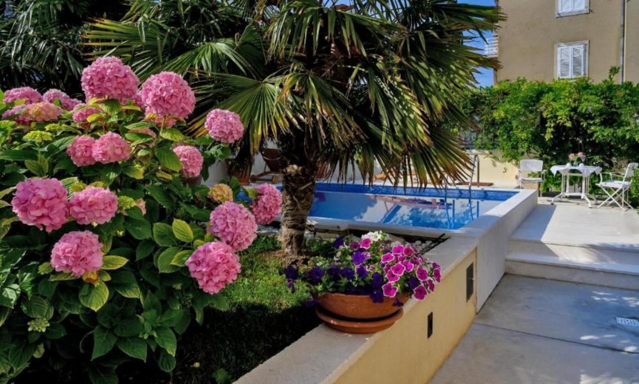 Palace Schoen Milesi - Esense Of Prestige - Private Pool - Free Parking - Old Money Style Luxury Rooms - Walking Distance To The Old Town, The Beach And All Amenities - Buralux Properties Split Extérieur photo