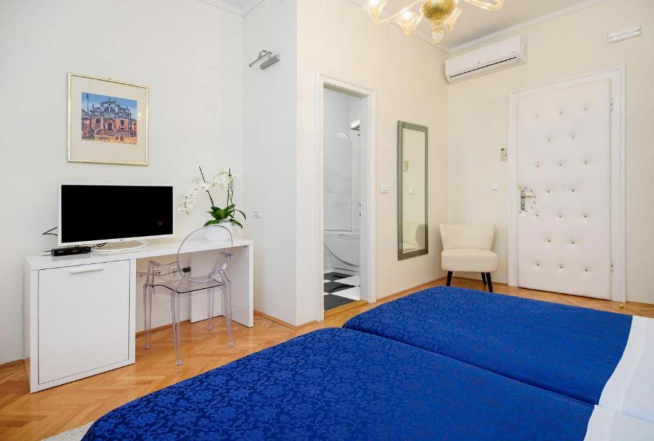 Palace Schoen Milesi - Esense Of Prestige - Private Pool - Free Parking - Old Money Style Luxury Rooms - Walking Distance To The Old Town, The Beach And All Amenities - Buralux Properties Split Extérieur photo
